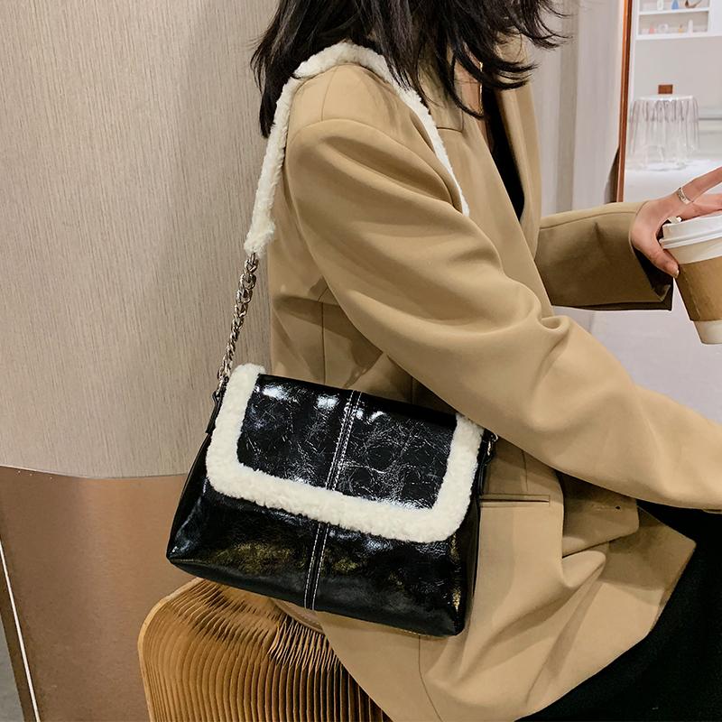 

2021 Autumn and Winter Female Fashion Versatile Small Simple Women's Bag Chain Single Shoulder Crossbody Bag Tote Bags for Women, Black