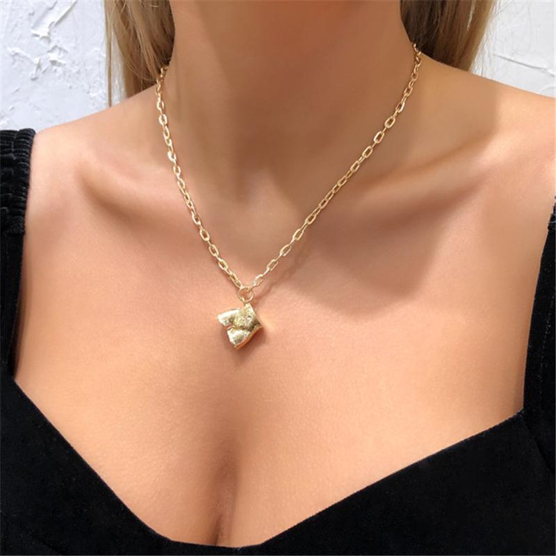 

33/5000 2022 European And American Women Fashion Sexy Neck Necklace Alloy Pendant Collarbone Chain Ornaments Chokers, Golden;silver