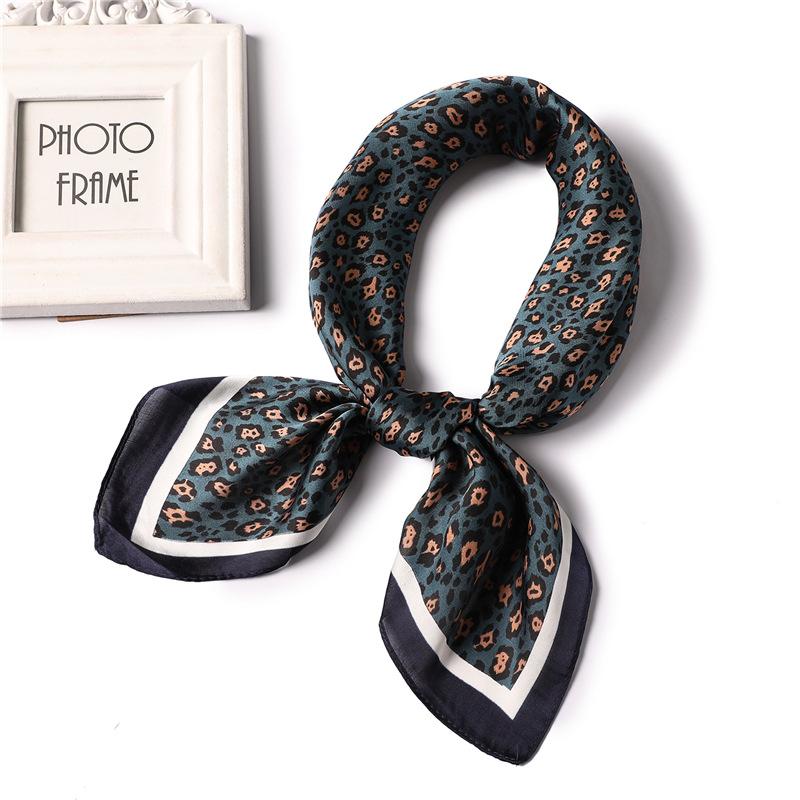 

2020 Fashion Spring Silk Women Scarf Neck Foulard Shawls Warps Lady Fashion Leopard Print Square Scarves Bandana Hot