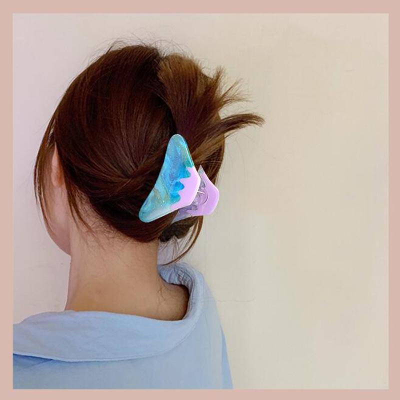 

Triangle Geometric Hair Clip Hairpin Clamps Hair Accessories Acrylic Gradient Claw Clip White Mount Fuji Shape
