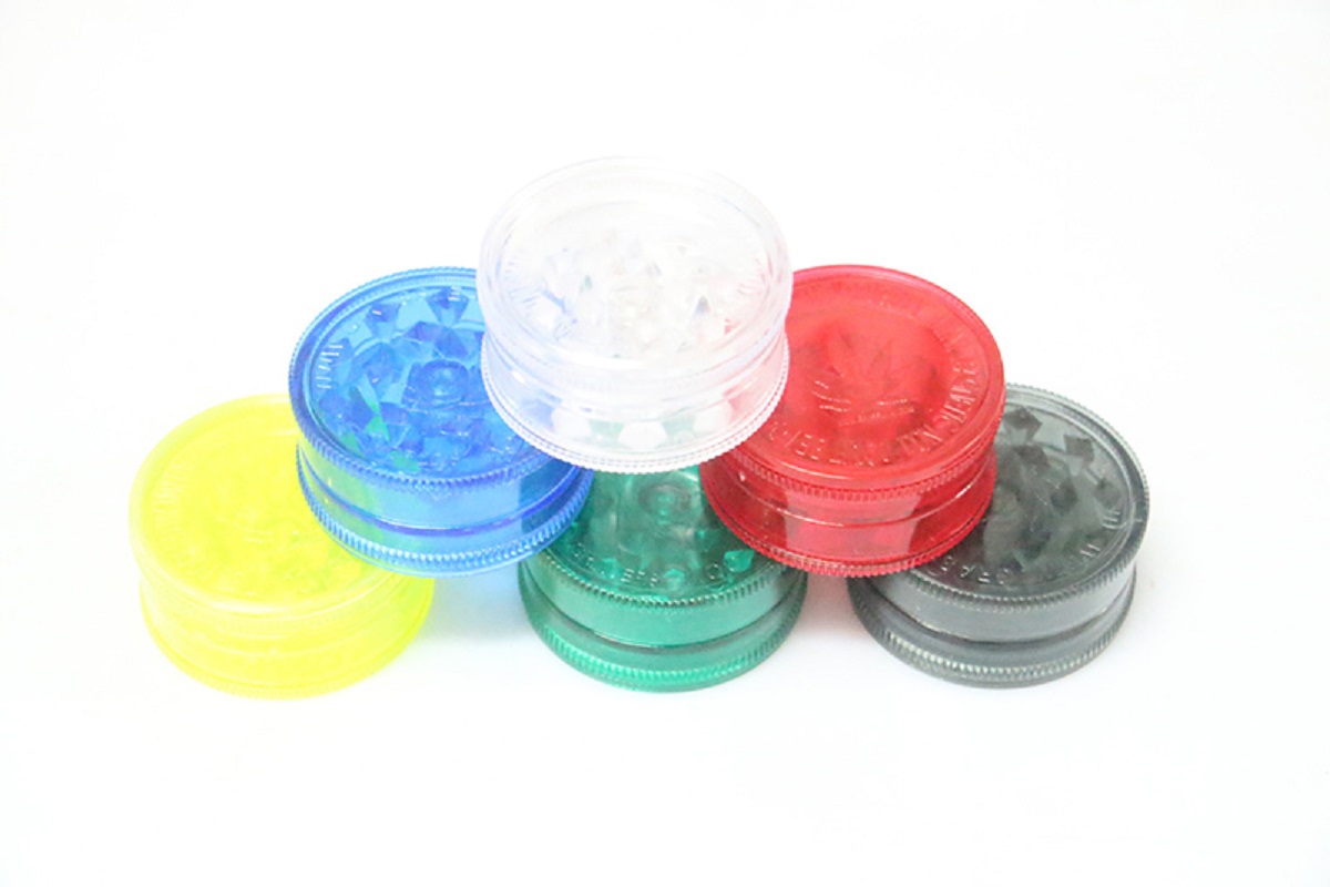 

3 Layers 40mm Plastic Grinders Spice Mill Crusher Magnent Dry Herbs Cigarette Colorful Retail Box CCE3999