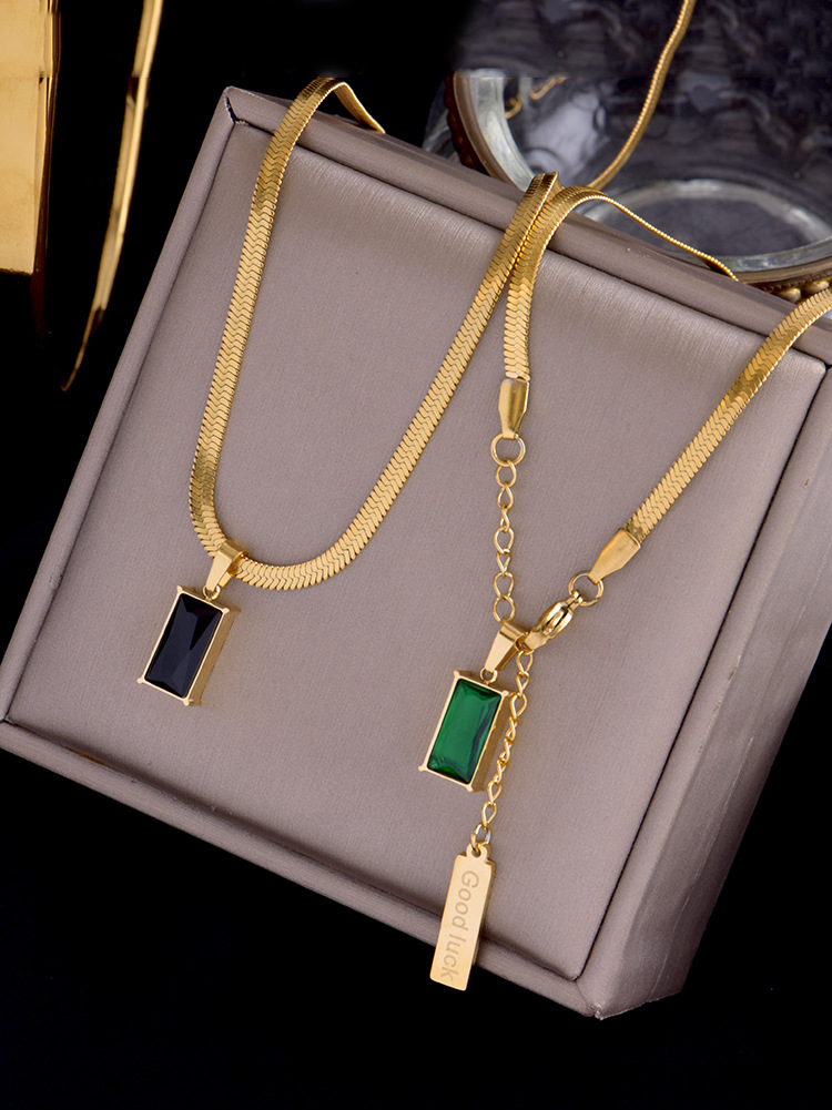 

Necklace Titanium 18K Gold Chain Green Black Stone Pendant Necklaces Women's Jewelry T Show Runway Designer Club Japan Korean