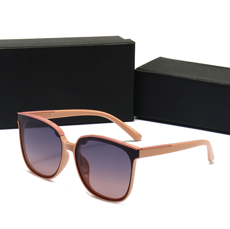 

Designer Sunglasses For Women and Men Summer style Anti-Ultraviolet Retro Plate Square Full frame black gold Gradient grey lens fashion Eyeglasses Random Box