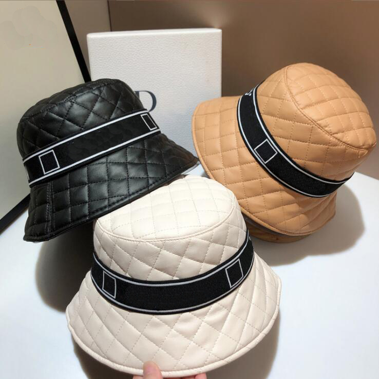 

Autumn Winter Wide Brim Hats for Mens Womens Fashion Designer Brand Letter Grid Printing High Quality Leather Fisherman Hat Winter Keep Warm Pure Cotton Beanies Cap