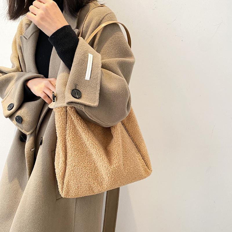 

Fashion Large Capacity Shoulder Bag Portable Ladies Plush Top-handle Handbag Shopping Street Satchel Women Casual Top-handle bag, Black