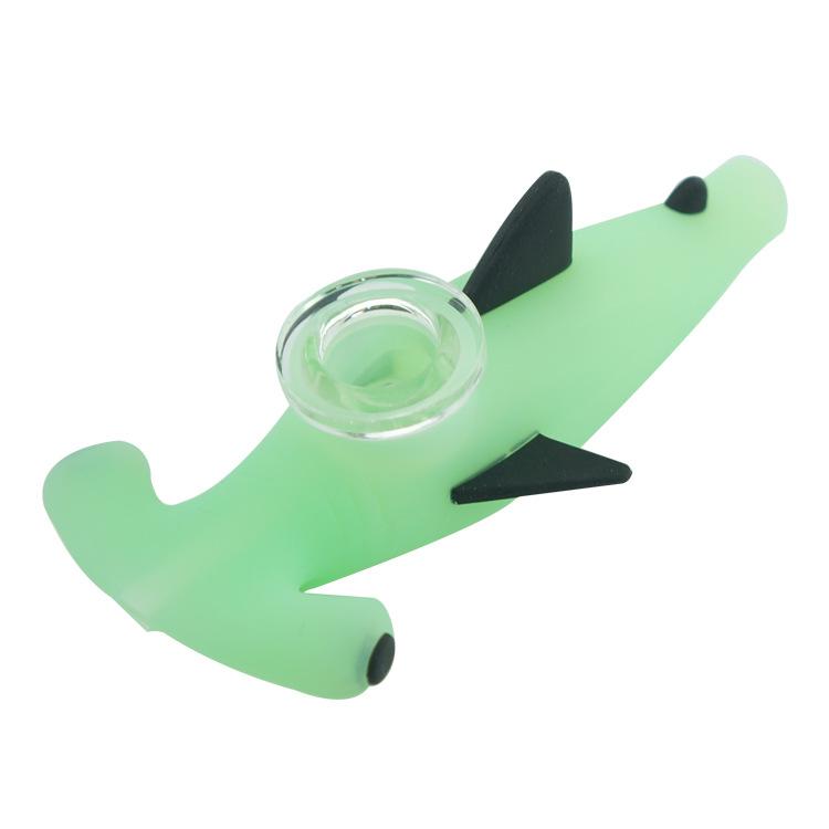 

Wholesale Shark Green Blue Silicone Pipes Unique Design Smoking Dab Oil Burner Hand Spoon PipeFor Tobacco hookah