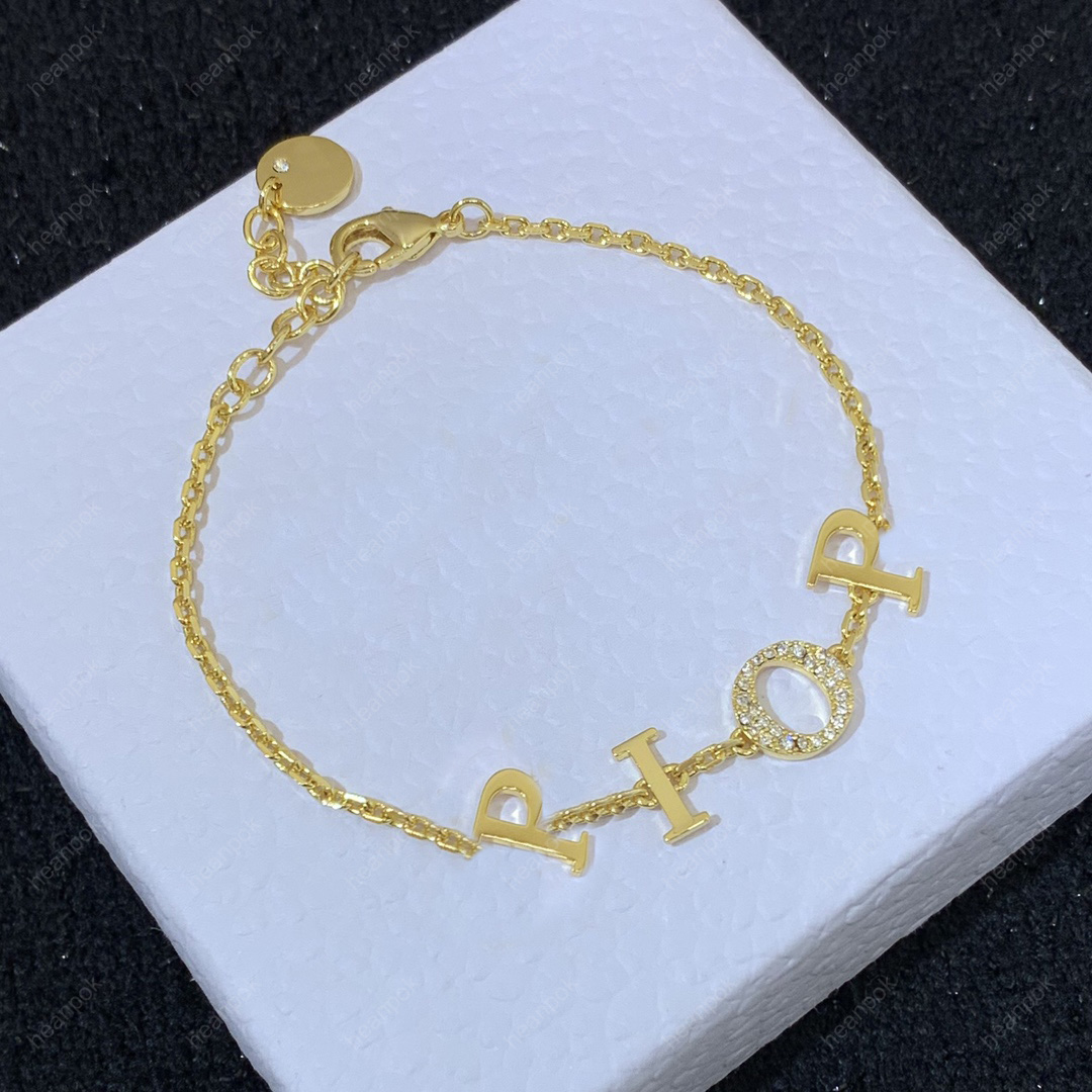 

Fashion Designer Bracelets For Women Diamond Gold Chain Pendant Letters D Bracelets Gift Womens Luxury Love Bracelet Brands Jewelry 22011502, Golden;silver