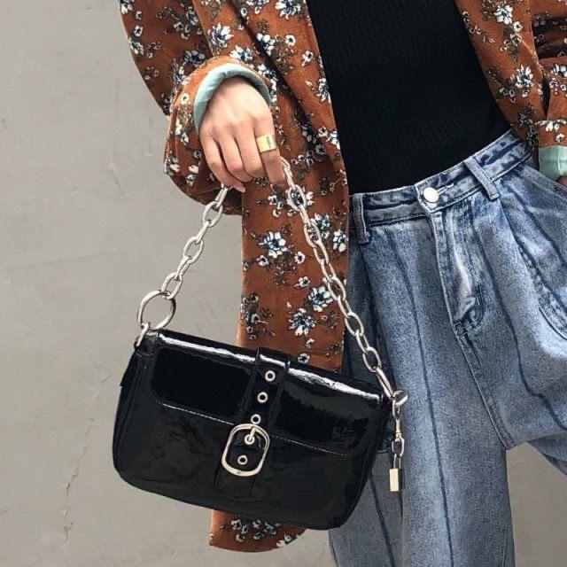 

Shiny Patent Leather Women Baguette Purse Handbags Buckle Lock Ladies Small Shoulder Bag Fashion Design Cool Girls Underarm Bags, Black