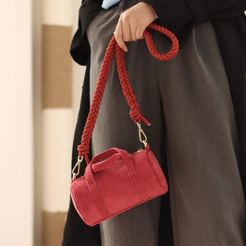 

Corduroy Bucket Bag 2021 Winter Trendy Shoulder Bag High Quality Crossbody Bags For Women Underarm Bags Fashion Bolsa De Hombro, Black