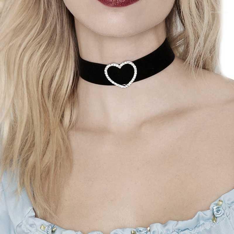 

Women Jewelry Heart Diamante Buckle On Black Velvet Choker Necklace1