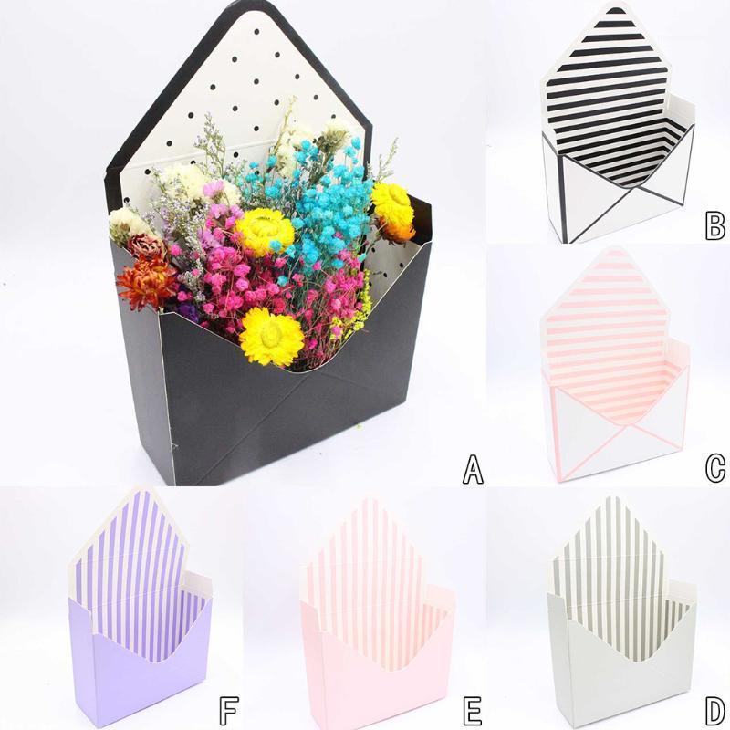 

1PC Gift Box Envelope Fold Flower Boxes Hand Holds Folding Floral Bouquet Paper Box Boite Dragees De Mariage Cajas De Regalo @D1