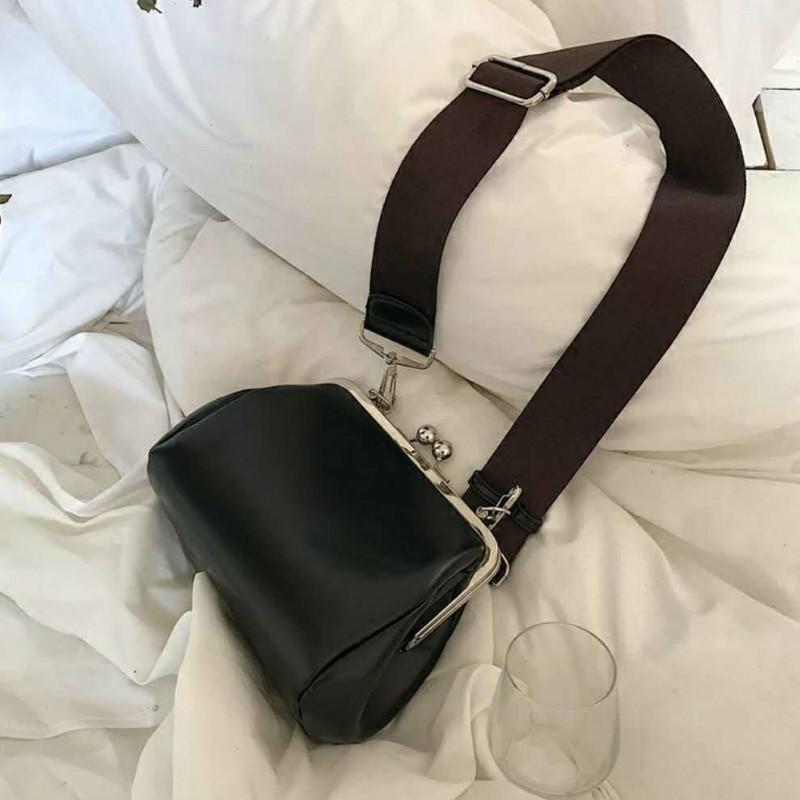 

New Black PU women's bag retro simple one Shoulder Messenger Bag