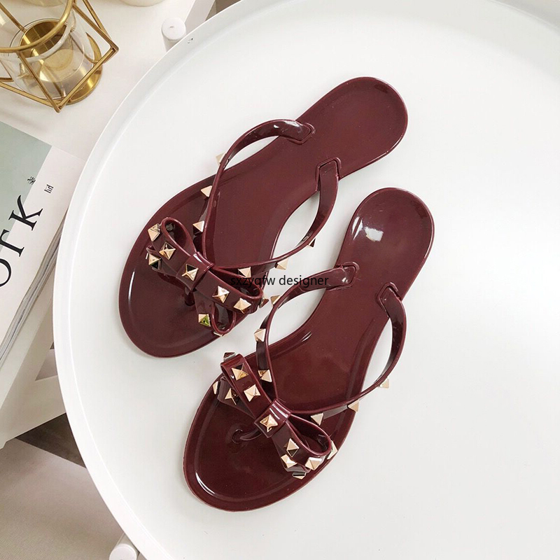

Patent Leather Slippers Rivets Studded Decor Women Flat Sandals Summer Beach Flat Flip-flops Luxury Design Sandalias Vintage Red Fashion thong Flip Flops, As picture