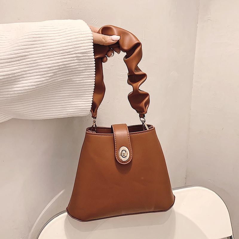 

VeryMe Luxury Leather Ladies Handbags High Quality Women's Shoulder Bags Designer Popular Simple Crossbody Pack Sac A Main Femme, Black