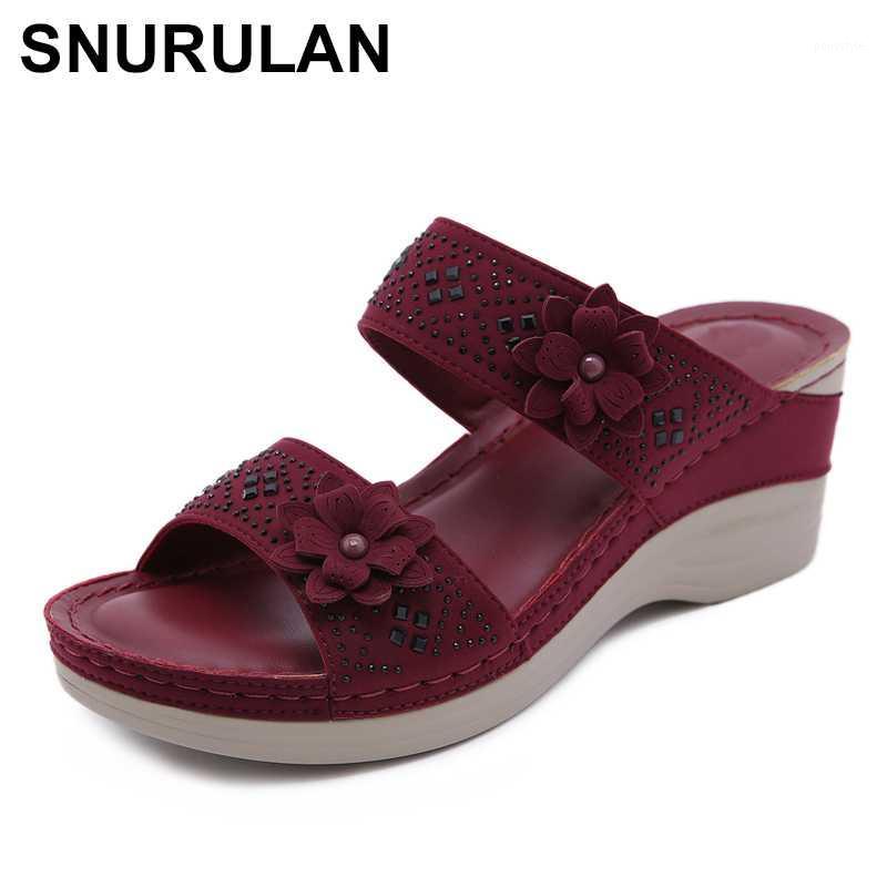 

SNURULAN2020 new summer women's slippers color matching massage bottom large size flower retro slope with comfortable wild word1, Deep blue