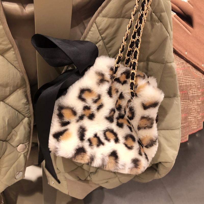

Elegant Female Mini Bucket Bag 2021 Fashion New Quality Soft Plush Women's Design Handbag Purse Ins Chain Shoulder Crossbody Bag, Black