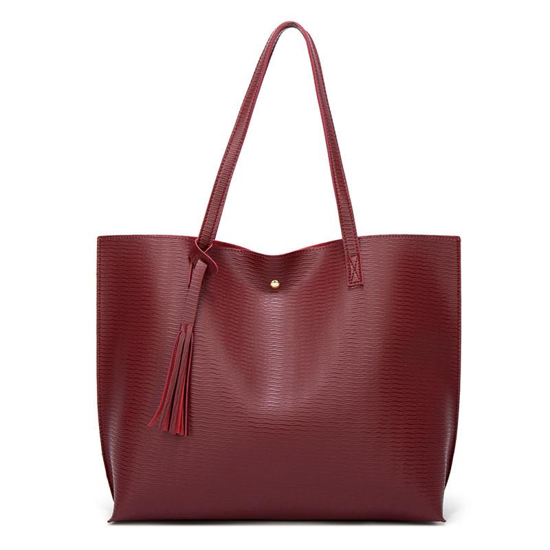 

2021 Woman's Tote Bag Large Capacity Handbags Shoulder Shopper Luxury Designer Strip Printing Tassel Hangings Mom's Bags Gifts, Black