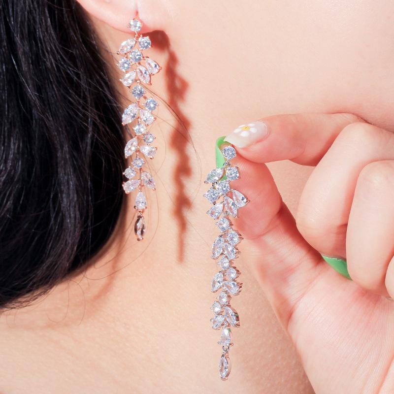 

UILZ New Arrival Three Color Leaves Female Carbic Zircon Long Drop Earrings Women Jewelry Wedding Active Dangle Style Gifts