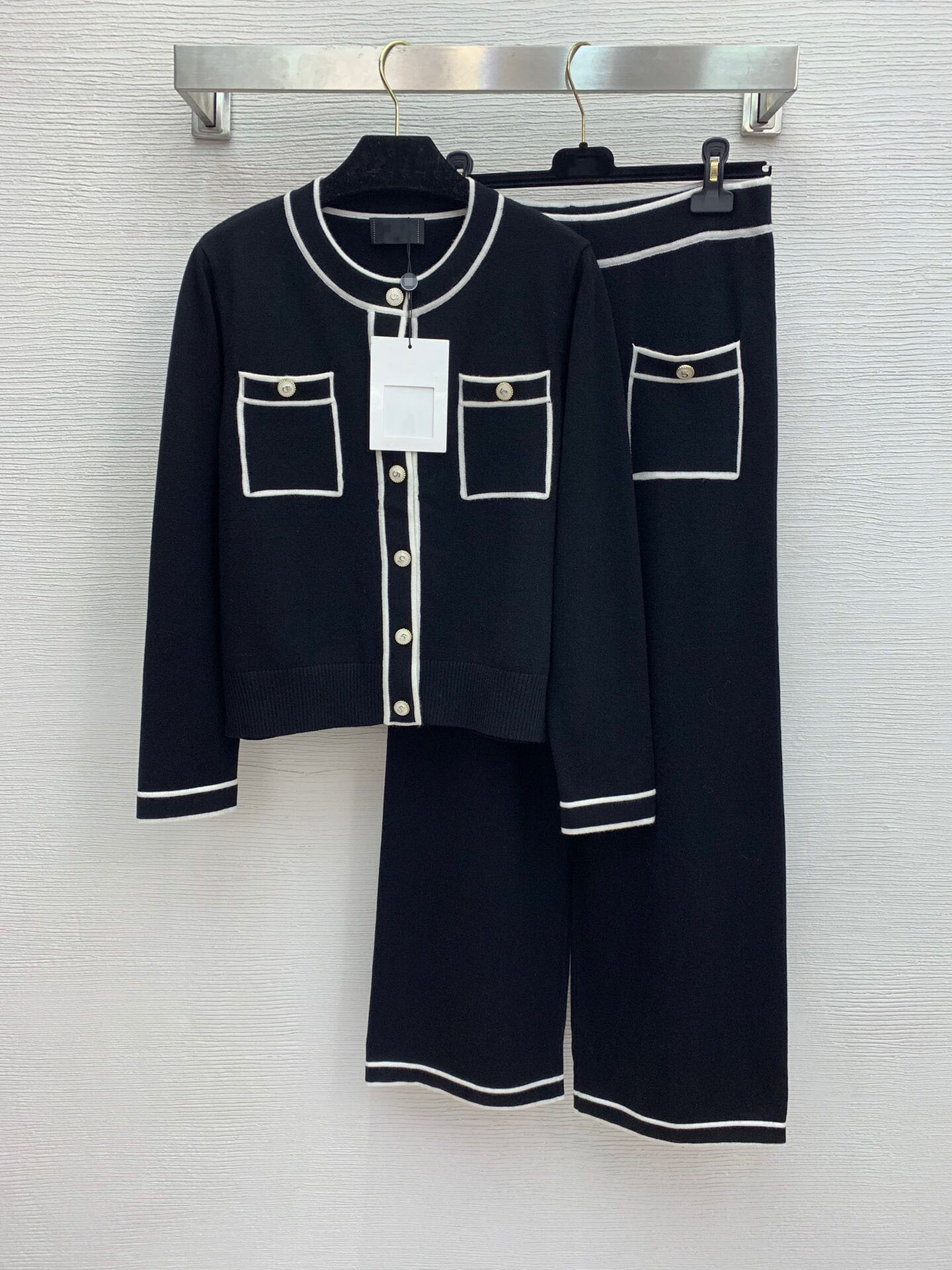 

Autumn and winter 2020 new five button knitted cardigan Top High Waist Wide Leg Pants temperament celebrity suit, White trousers