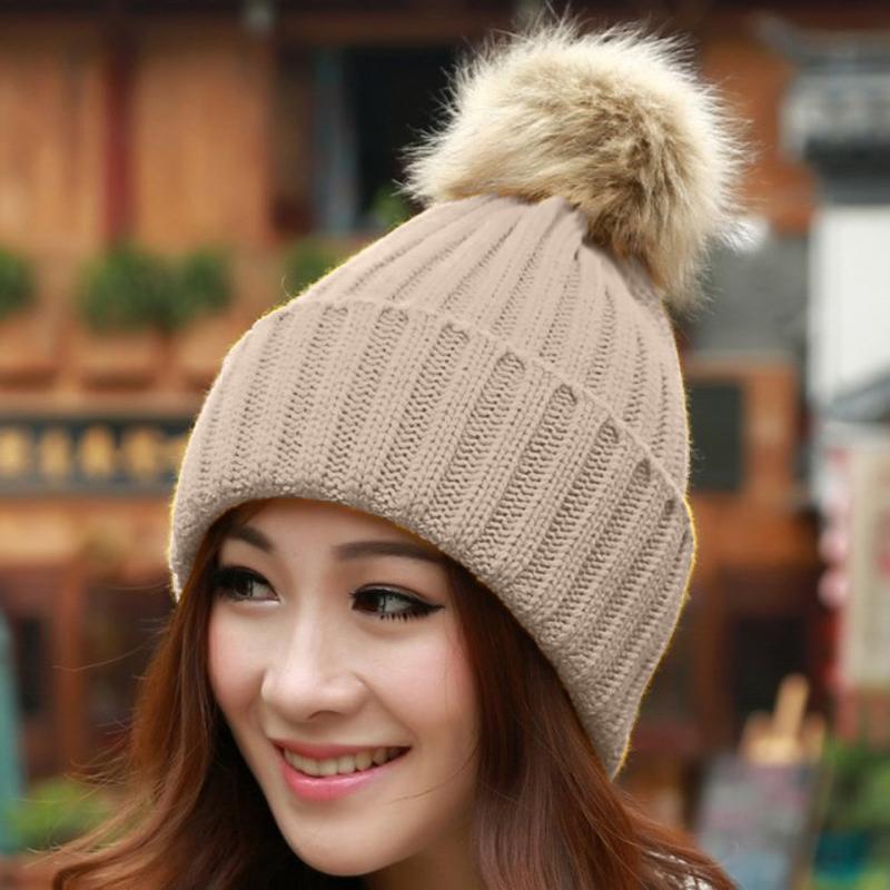

Ladies hats, warm and stylish fur ball pure color woolen hats, woolen hats in a variety of colors 50N