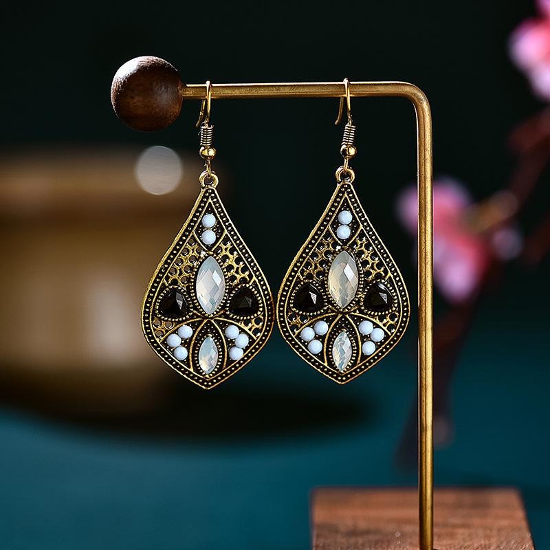 

Vintage Gold Alloy Black Crystal Stone Water Drop Earrings For Women Ethnic Pink Beaded Carved Bohemian Earrings Jewelry