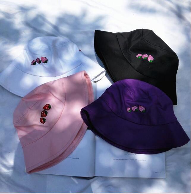 

New strawberry embroidery bucket hat, White
