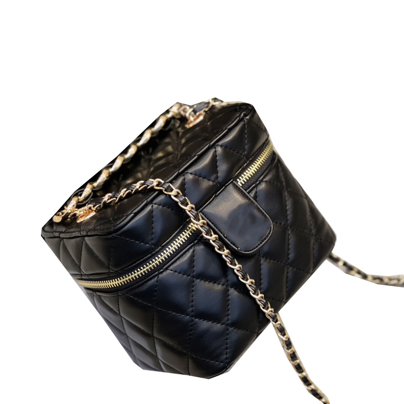 

22Ss Spring Womens Designer Box Bags Quilted Matelasse Chain Handle Totes Crossbody Shoulder Vanity Cosmetic Girls Ladies Outdoor Sacoche Luxury_handbags 16*14CM