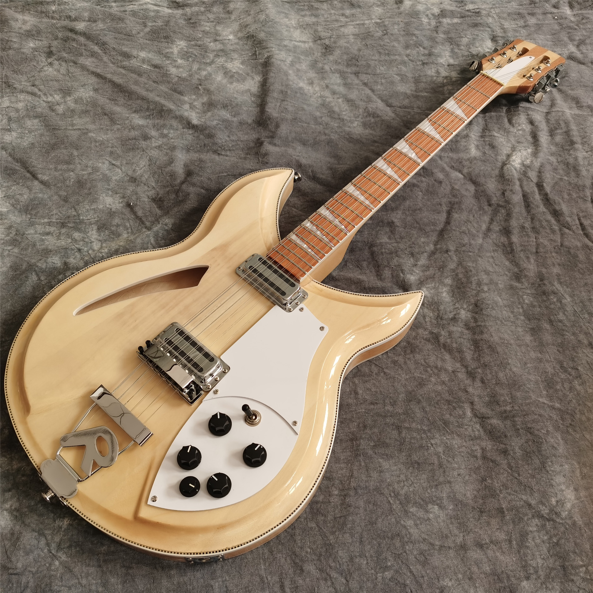 

Custom 12 Strings 381-12 V69 Maple glo 1989 Natural Semi Hollow Body Electric Guitar Sandwich Neck, Checkerboard Binding, Vintage Tuners