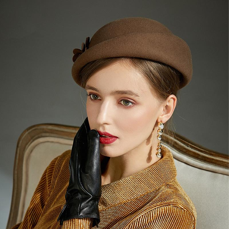 

Wool hats A woman's beret is a winter accessory Aristocratic style 2020203, Black