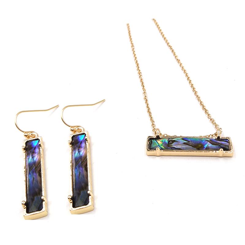 

Pendant Necklaces 2021 Selling Rectangle Crystal Stone Surface Choker Red Resin Necklace Women Gift Fashion Jewelry Wholesale