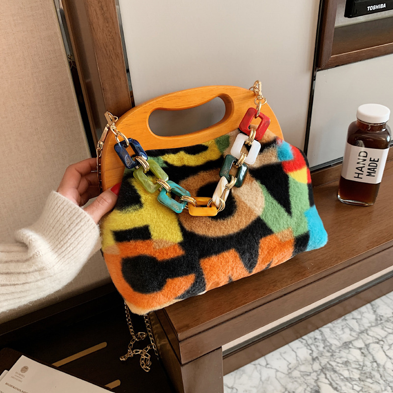 

Fashionable hand-held Plush chain bag for women