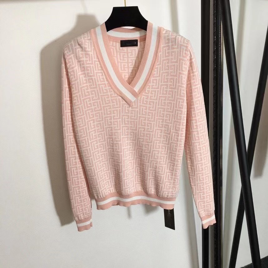 

2021 new designer ladies sweater labyrinth pattern v-neck long sleeve head knitting a sweater, White;black