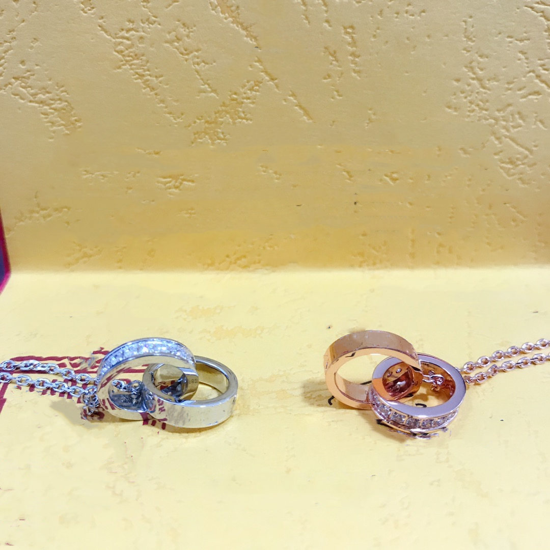 

New Year 2021 stainless steel luxury fashion jewelry necklace pendant, diamond-studded ring sliding pendant men and women channel love gold