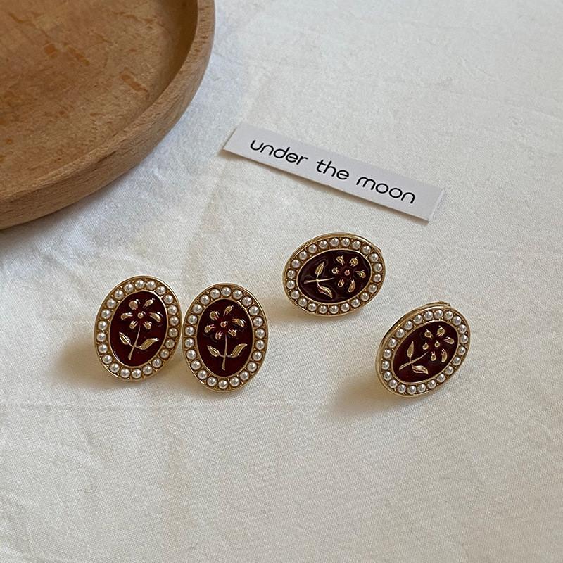 

AOMU French Baroque Rose Earrings Elegant Temperament Geometric Enamel Pearl Oval Flower Earrings for Women Daily Jewelry Gifts