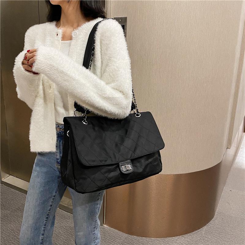 

Fashion Simply PU Leather Crossbody Bag For Women 2021 winter Solid Color Shoulder Messenger Bag Lady Chain Travel Small Handbag, Black