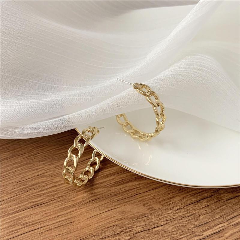 

2020 new fashion sense of high personality simple C-shaped ear ring earrings