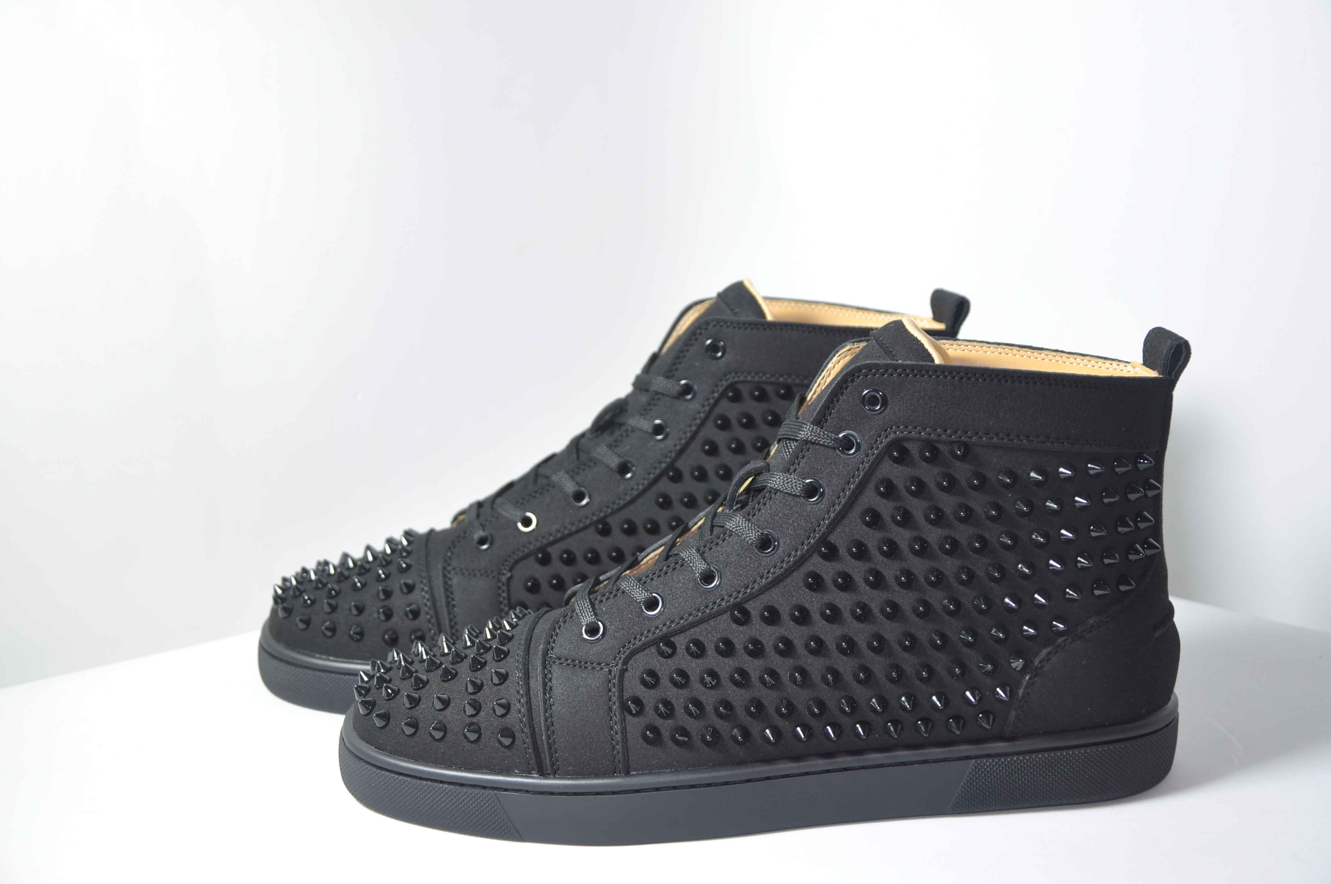 

2021 new Designers Sneakers Red Bottom shoes Hight Cut Suede Spikes Shoes Men Women Shoes Party Wedding Sneakers With Dustbagbox, Black suede