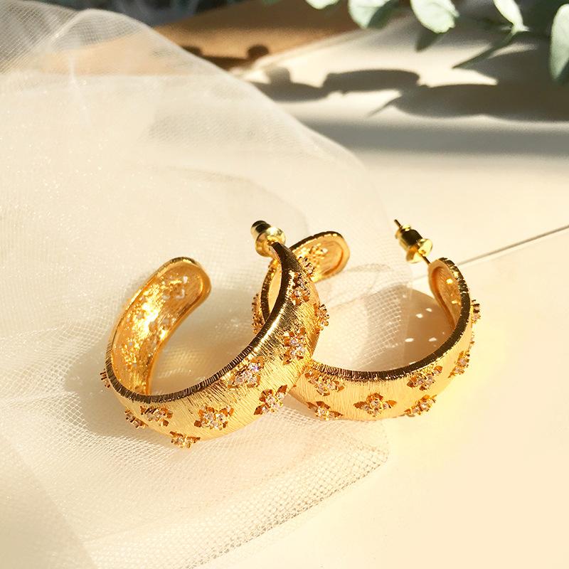 

Hoop & Huggie Boutique Fashion Accessory Simplicity Design 3.5cm Big Earrings Crystal Beaded Ear Hoops Temperament High-quality