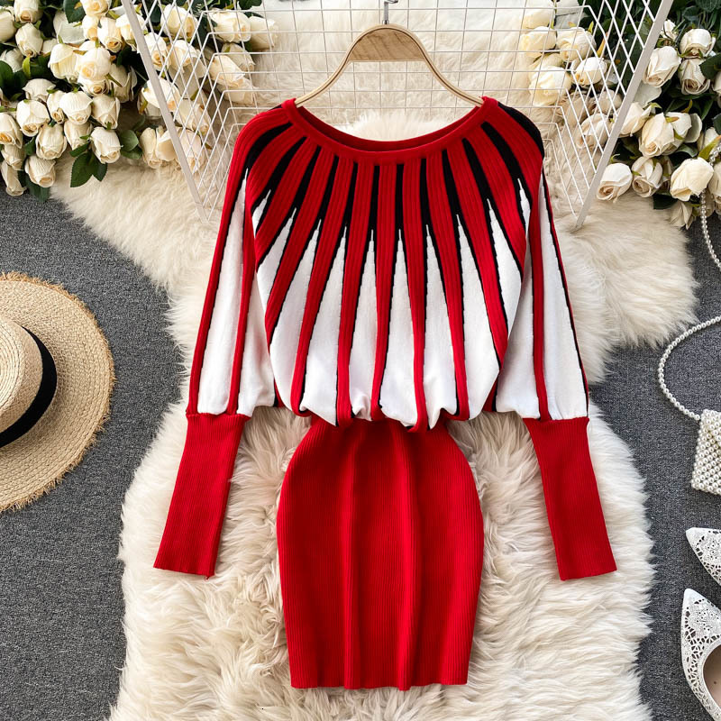 

2021 New Female designer knitted or crocheted chic bat elastic winter fashion streetwear dress in short sweater 2224, Black