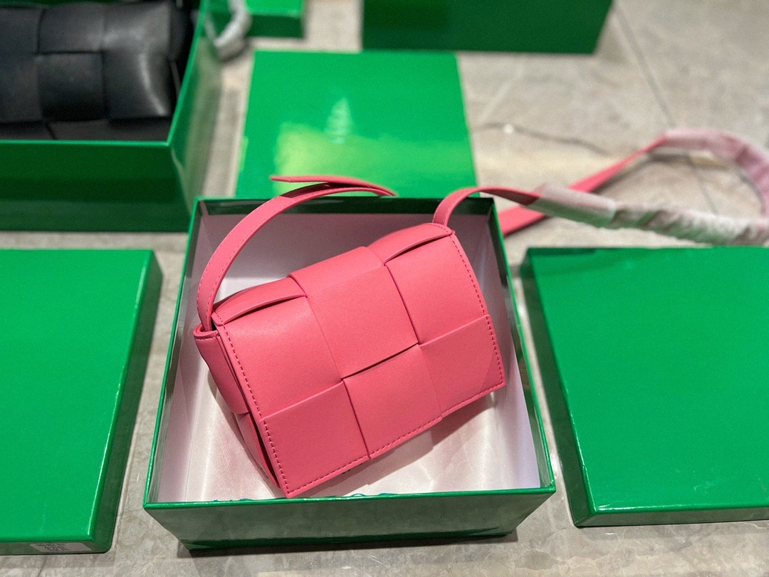 

with box High Quality Cosmetic bags Luxury Designer bottegas Cases Bags Leather Women Lady Handbag #001 36CM#