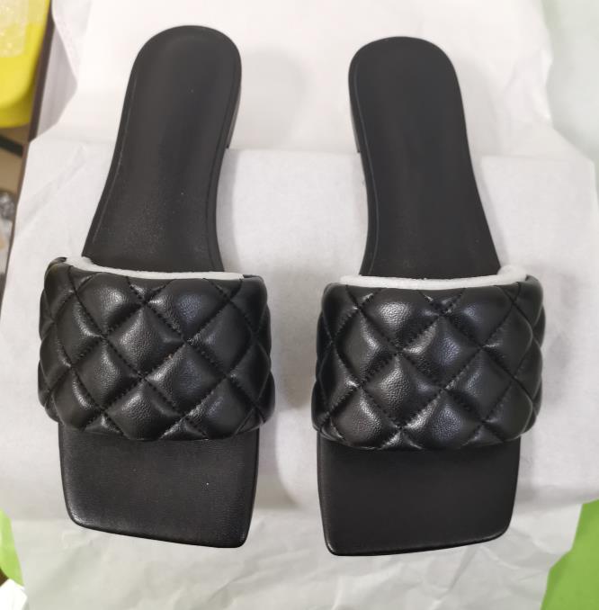 

Women Leather Slippers Comforterble Beach Outdoor City Slipper Quilted Letter Printed Lady Summer Flat Rubber Outsole Slide Sandal, Customize