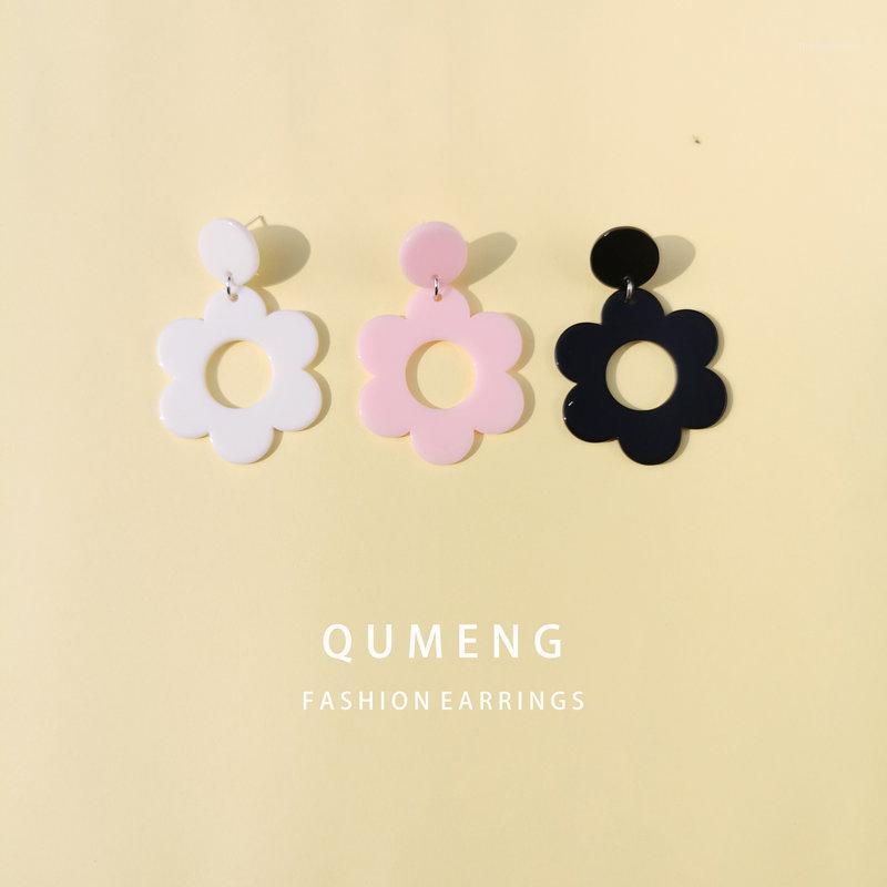 

QUMENG Korea Women Fashion Sweet Simple Acrylic Flower Earrings Geometric Stud Earrings Party Romantic Jewelry Gift Wholesale1