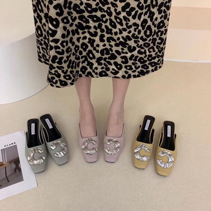 

Square Toe Casual Women Slippers Metal Design Solid Color Summers Flip Flops Beach Shoes Thick Low Heels Comfortable Slippers, Gray