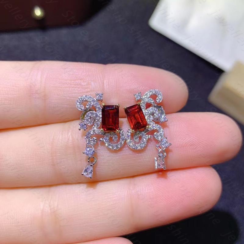 

Stud Natural Garnet Ear Simple Fashionable Exquisite Compact 925 Silver Studs Lady Charm