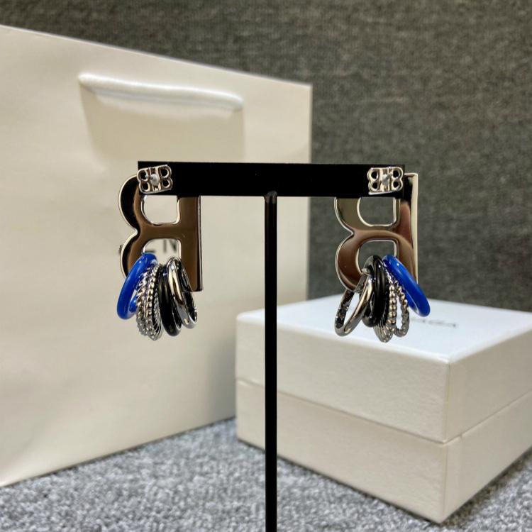 

French fashionable temperament retro letter multicolor Circle Earrings female 2020 new gold and black circle exaggerated persona
