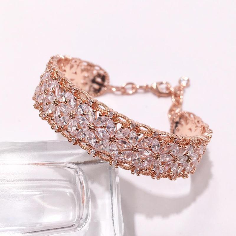 

CIBO high-end luxury copper inlay zircon bracelets wide version imitation lace horse eye they form of a bracelet1, Black