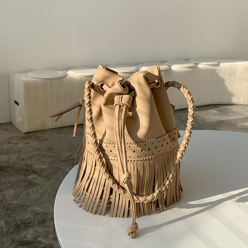 

Fashion Tassel Buckets Bag Solid Color Handbag Small Shoulder Bags Desinger Luxury Women Crossbody Bag Purses for Women 2021, Beige