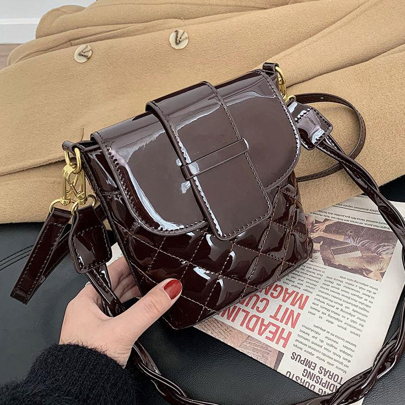 

Net red texture patent leather bag 2021 new fashion women's bag Single Shoulder Messenger versatile armpit Bucket, Black