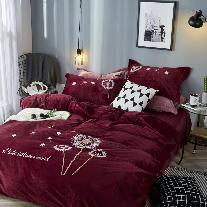 

New Fleece fabric bedding sets embroidery Double  King size bed cover set bed sheet set/fitted sheet pillowcase1