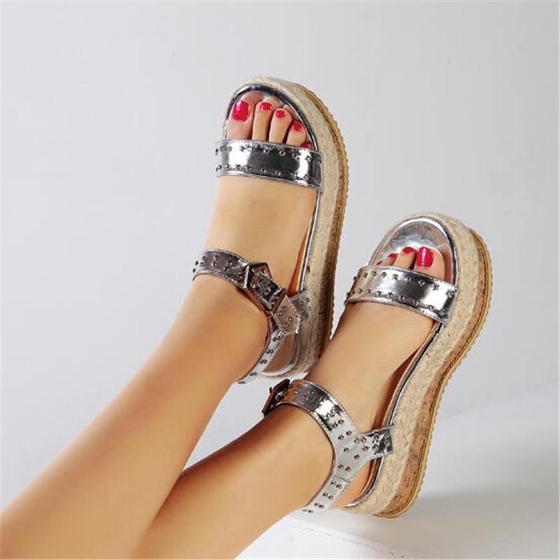 

2021 Sandals Shoes Women Summer Fashion Sandals Rivets Retro Buckle Strap Wedges Peep Toe chaussures femme dropship, Gold